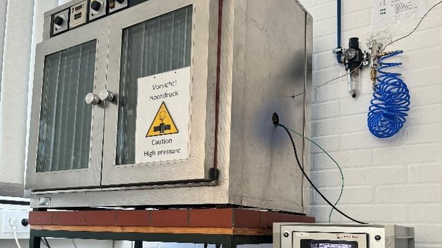 Oscillating tube Densitometer